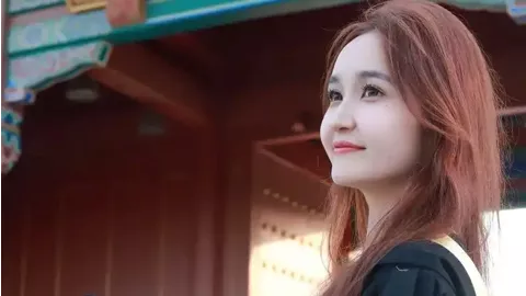 墨西哥女总统当街遭男子猥亵亲吻